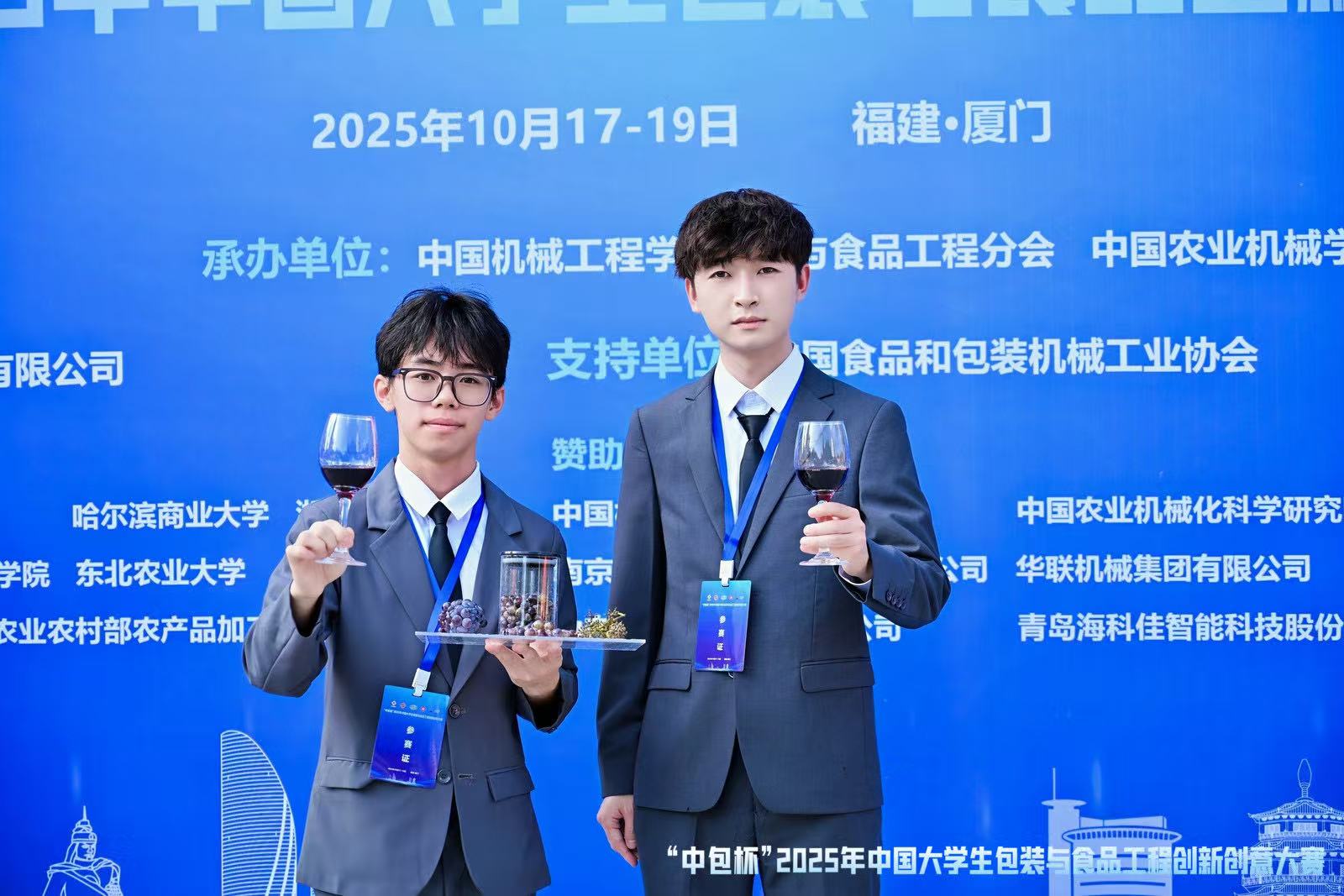 获奖成员代表合影.jpg